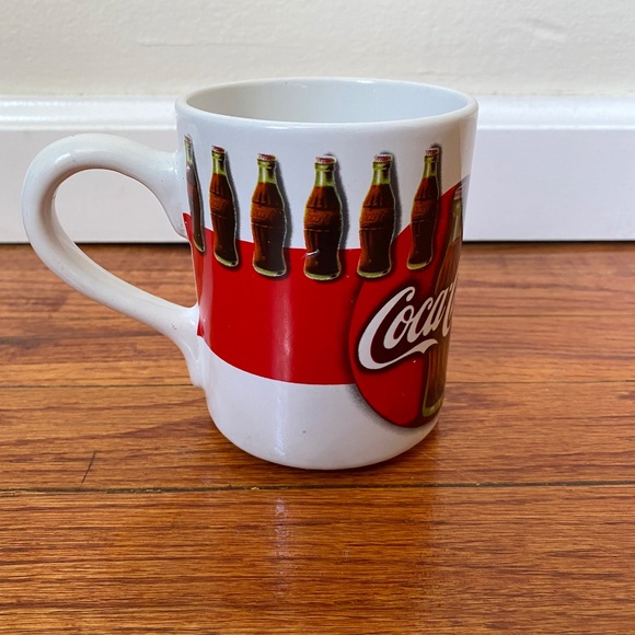 Set of 3 1997 Coca-Cola® Collector Mugs - Picture 4 of 16